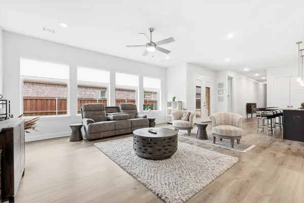 Property Slideshow image 3 of 38 | 4817 beaver creek dr, Arlington, TX, 76005