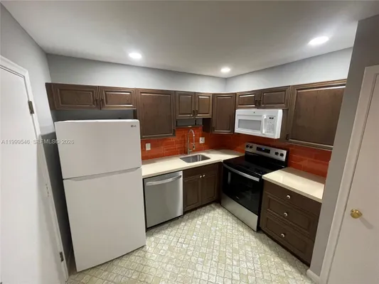 Property Slideshow image 2 of 16 | 4751 nw 21st st 611, Lauderhill, FL, 33313