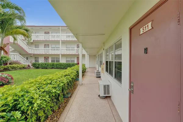 Property Slideshow image 2 of 22 | 511 fanshaw m 511, Boca Raton, FL, 33434