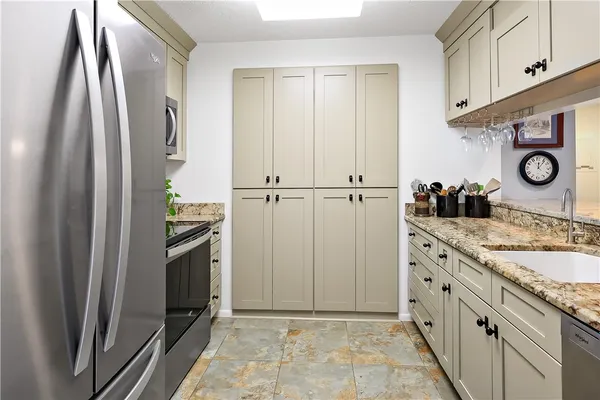 Property Slideshow image 2 of 36 | 27 plantation dr 201, Vero Beach, FL, 32966