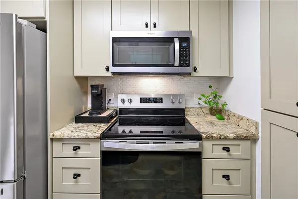 Property Slideshow image 3 of 36 | 27 plantation dr 201, Vero Beach, FL, 32966