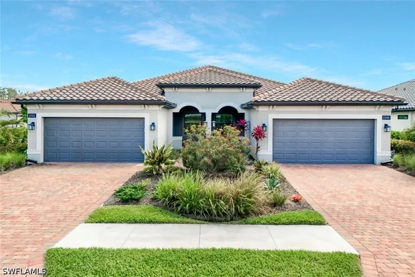 Property Slideshow image 2 of 36 | 12401 canal grande dr, Fort Myers, FL, 33913