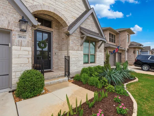 Property Slideshow image 2 of 40 | 1833 luna st, New Braunfels, TX, 78132