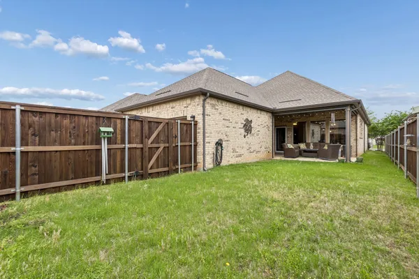 Property Slideshow image 2 of 30 | 4717 beaver creek dr, Arlington, TX, 76005