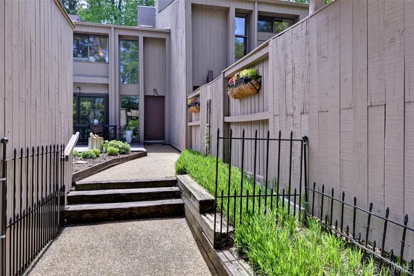 Property Slideshow image 3 of 38 | 102 harrops gln, Williamsburg, VA, 23185