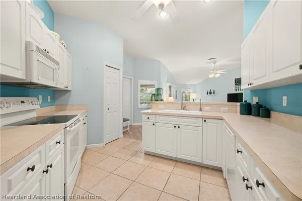 Property Slideshow image 3 of 22 | 2018 ashley oaks cir, Sebring, FL, 33870