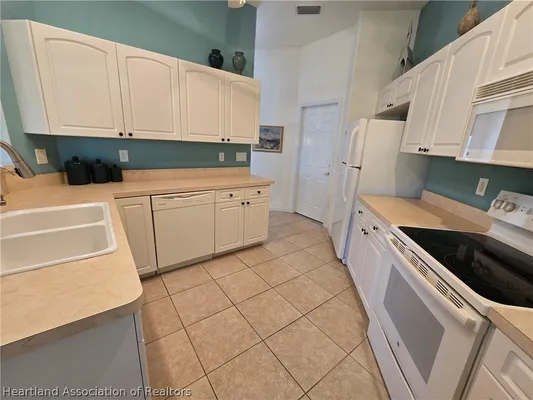 Property Slideshow image 3 of 26 | 2018 ashley oaks cir, Sebring, FL, 33870