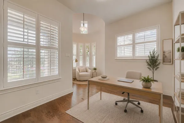 Property Slideshow image 2 of 39 | 105 lucia cir 1, Lakeway, TX, 78734