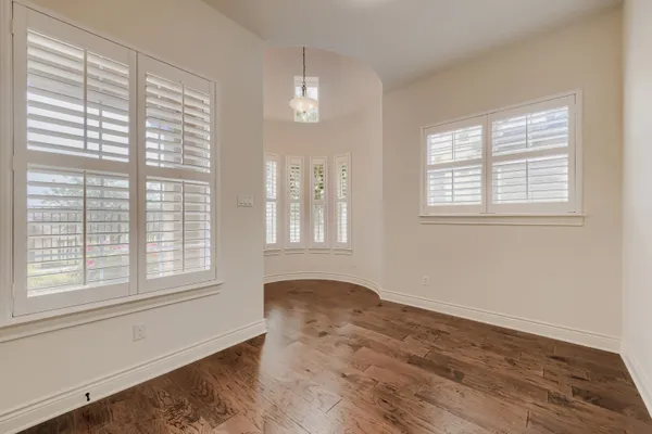 Property Slideshow image 3 of 39 | 105 lucia cir 1, Lakeway, TX, 78734