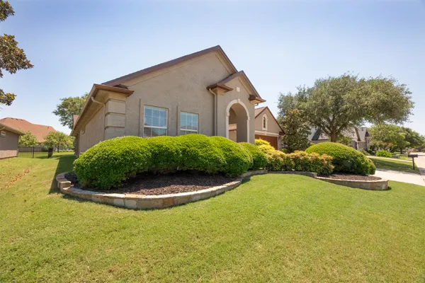 Property Slideshow image 2 of 32 | 10309 countryside dr, Denton, TX, 76207