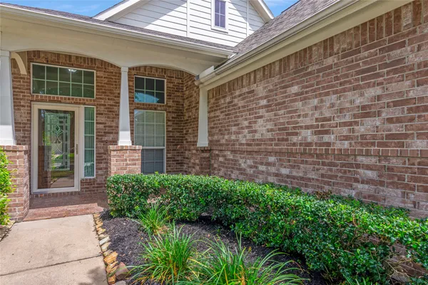 Property Slideshow image 2 of 33 | 19314 blue cove court ct, Cypress, TX, 77433