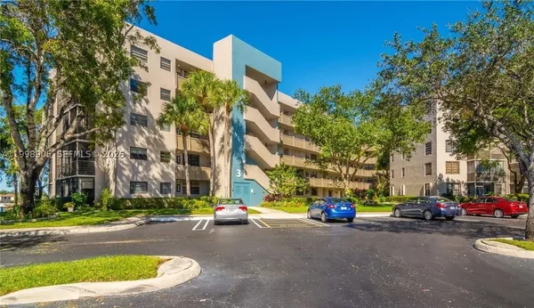 Property Slideshow image 2 of 31 | 1100 colony point cir 105, Pembroke Pines, FL, 33026