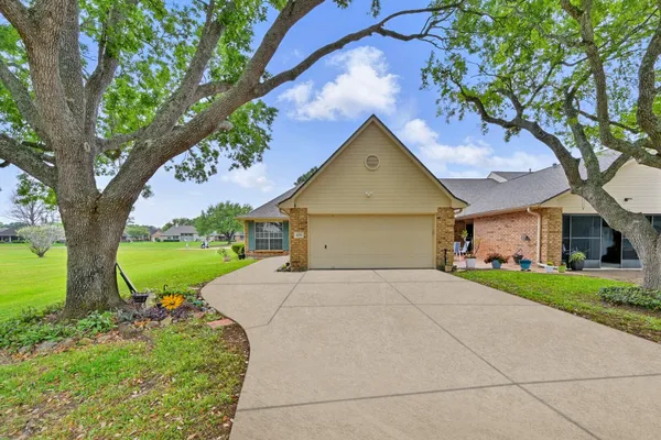Property Slideshow image 2 of 30 | 3638 teakwood dr, Pearland, TX, 77584