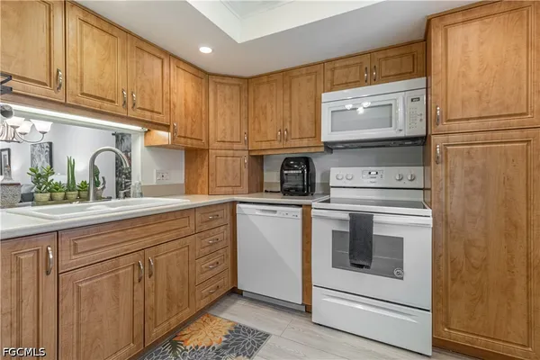 Property Slideshow image 2 of 28 | 1700 pine valley dr 118, Fort Myers, FL, 33907
