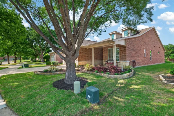 Property Slideshow image 2 of 37 | 834 bay harbor ln, Frisco, TX, 75036