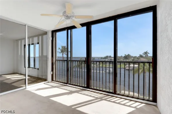 Property Slideshow image 2 of 26 | 4280 se 20th pl 402, Cape Coral, FL, 33904