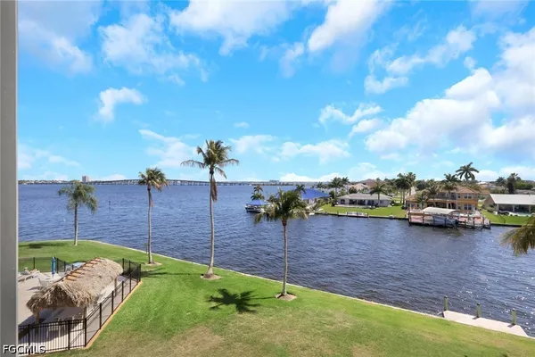 Property Slideshow image 3 of 26 | 4280 se 20th pl 402, Cape Coral, FL, 33904