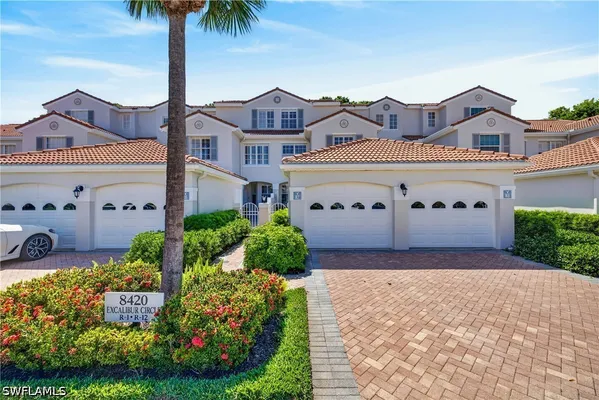 Property Slideshow image 2 of 24 | 8420 excalibur cir r7, Naples, FL, 34108