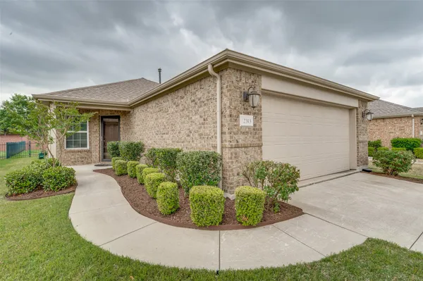 Property Slideshow image 2 of 21 | 2313 beachfront dr, Frisco, TX, 75036