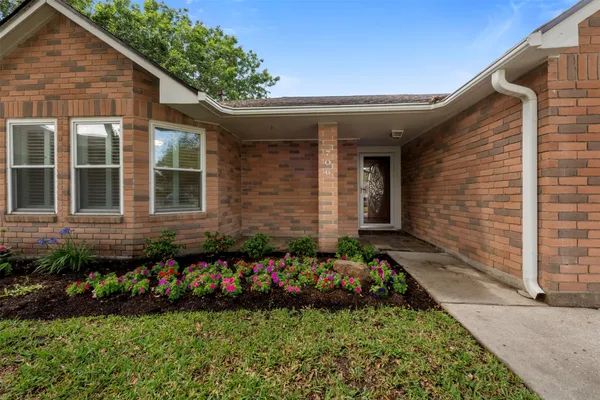 Property Slideshow image 2 of 31 | 706 rosefield ct, Pearland, TX, 77584