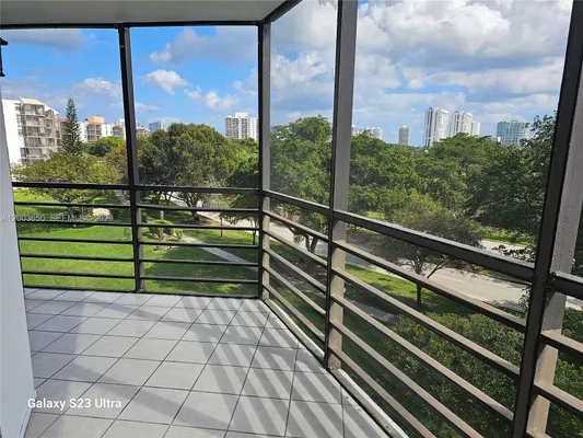 Property Slideshow image 2 of 36 | 20400 w country club dr 508, Aventura, FL, 33180