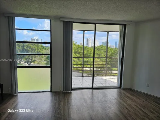 Property Slideshow image 3 of 36 | 20400 w country club dr 508, Aventura, FL, 33180