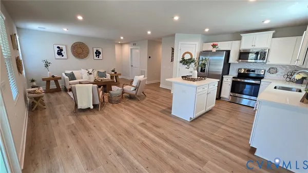 Property Slideshow image 2 of 21 | 7896 w danube loop, New Kent, VA, 23124