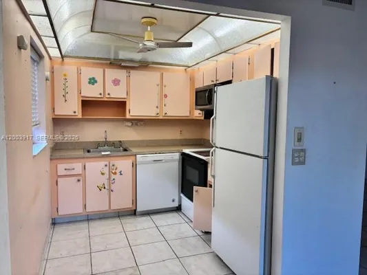 Property Slideshow image 3 of 10 | 8 saxony a 8, Delray Beach, FL, 33446