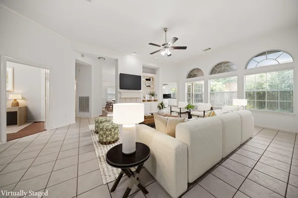Property Slideshow image 3 of 28 | 902 w palmcrest ct, Pearland, TX, 77584