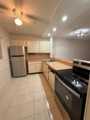 Property Slideshow image 3 of 17 | 5130 las verdes cir 123, Delray Beach, FL, 33484