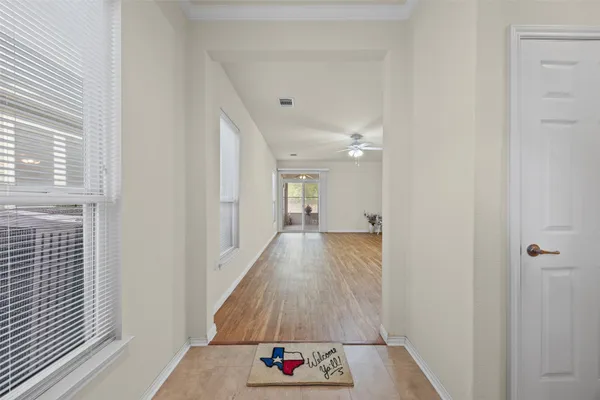 Property Slideshow image 2 of 31 | 317 essex ln, Georgetown, TX, 78633