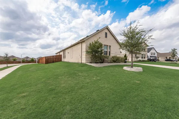 Property Slideshow image 3 of 28 | 2701 bluewood ln, Mansfield, TX, 76063