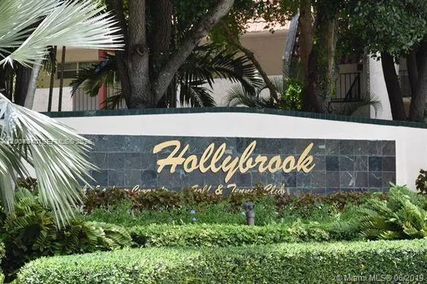 Property Slideshow image 2 of 25 | 8962 s hollybrook blvd 202, Pembroke Pines, FL, 33025