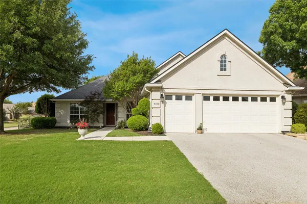 Property Slideshow image 2 of 32 | 9300 malibu ct, Denton, TX, 76207