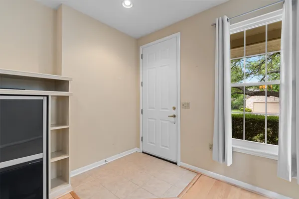 Property Slideshow image 3 of 28 | 214 whispering wind dr, Georgetown, TX, 78633