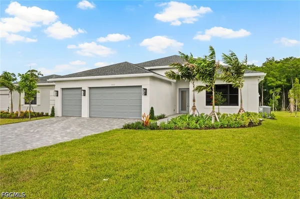Property Slideshow image 2 of 44 | 14313 hogarth pl, Fort Myers, FL, 33905