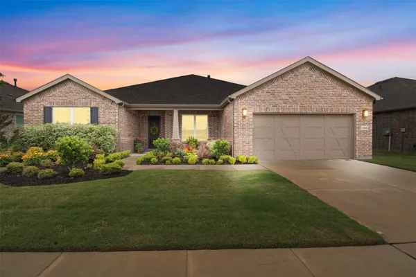 Property Slideshow image 2 of 38 | 7708 del webb blvd, Little Elm, TX, 76227