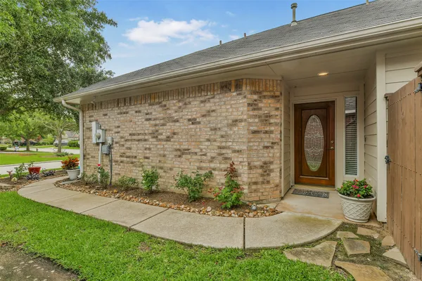 Property Slideshow image 3 of 25 | 2310 messina dr, Pearland, TX, 77581