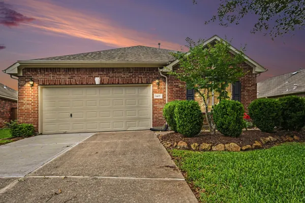 Property Slideshow image 2 of 38 | 1407 capri place ln, Pearland, TX, 77581