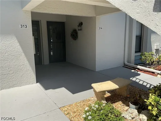 Property Slideshow image 2 of 19 | 5805 trailwinds dr 314, Fort Myers, FL, 33907