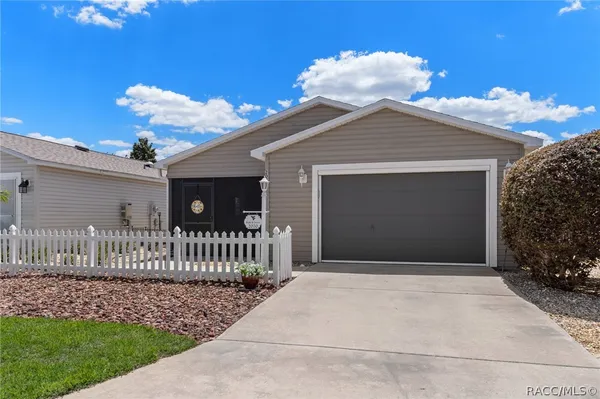 Property Slideshow image 2 of 32 | 2070 thornton ter, The Villages, FL, 32162