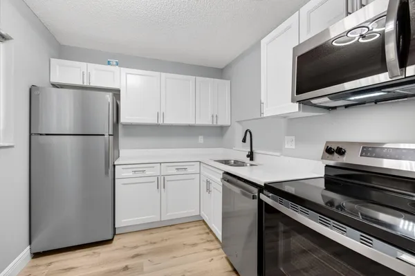 Property Slideshow image 2 of 58 | 5340 las verdes cr las verdes cir 109, Delray Beach, FL, 33484