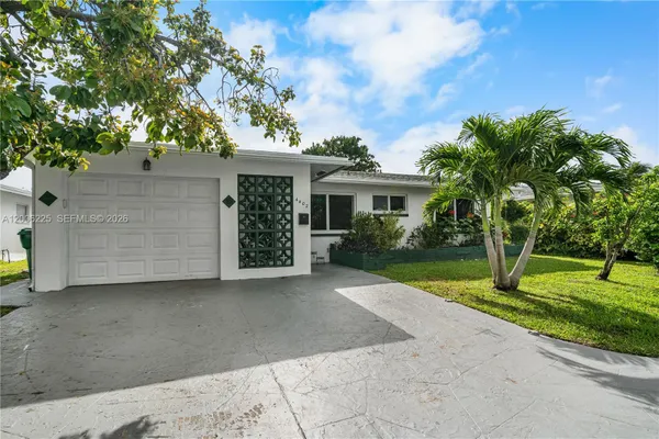 Property Slideshow image 2 of 29 | 4402 nw 44th ave, Tamarac, FL, 33319