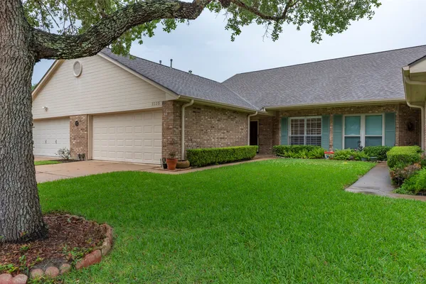 Property Slideshow image 2 of 42 | 3535 teakwood dr, Pearland, TX, 77584