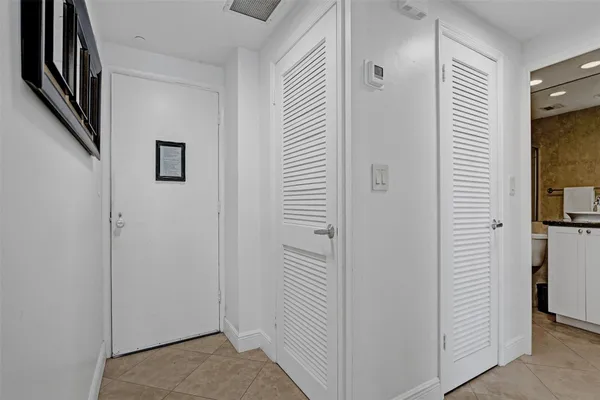 Property Slideshow image 2 of 51 | 3333 ne 34th st 1006, Fort Lauderdale, FL, 33308