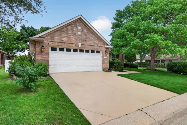 Property Slideshow image 2 of 28 | 9504 pinewood dr, Denton, TX, 76207