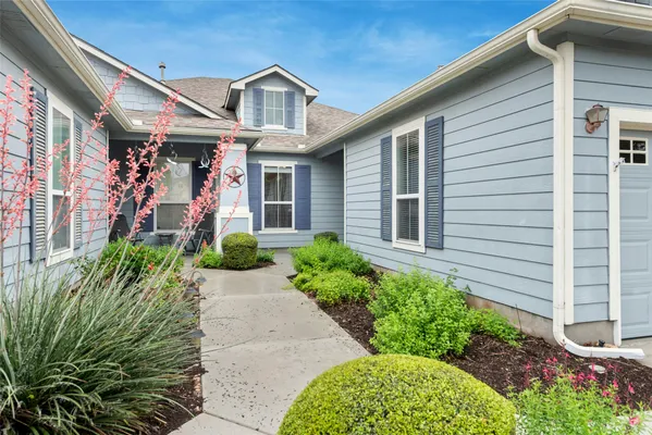 Property Slideshow image 3 of 35 | 111 hampton cir, Georgetown, TX, 78633