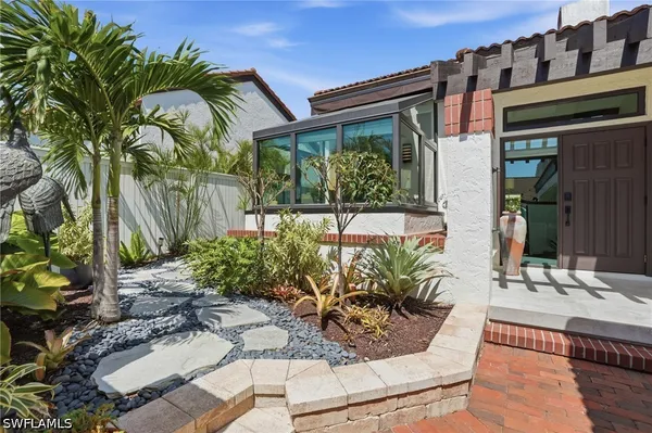 Property Slideshow image 2 of 49 | 539 bay villas ln 101, Naples, FL, 34108