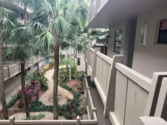 Property Slideshow image 2 of 27 | 1101 colony point cir 318, Pembroke Pines, FL, 33026