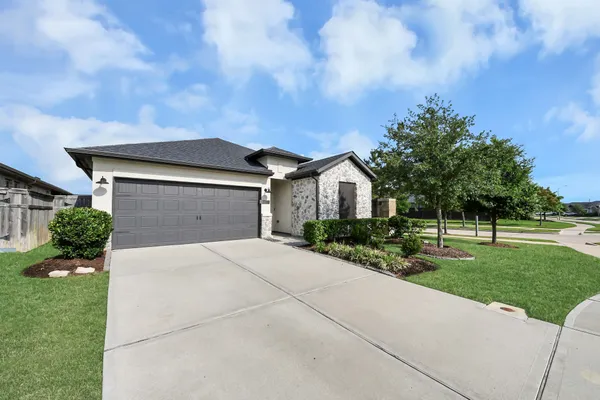 Property Slideshow image 2 of 36 | 5502 austin bend ln, Fulshear, TX, 77441